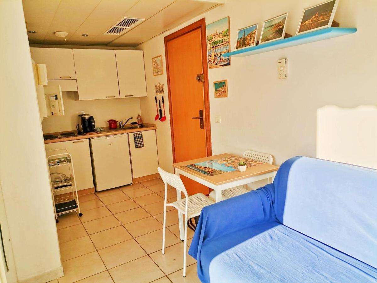 Menton Bord De Mer Studio Calme Avec Balcon, Ascenseur, Climatisation, Ideal Location Quiet Near Sea, Balcony, Elevator, Ac Экстерьер фото